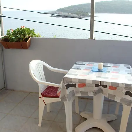 Πανσιόν By The Sea 3*